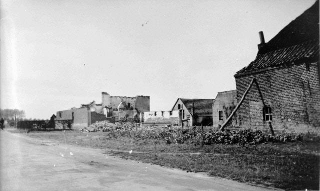 The 15 Sqdn left from Wyton at 1941-08-08 at an unknown time. Loc or duty Essen