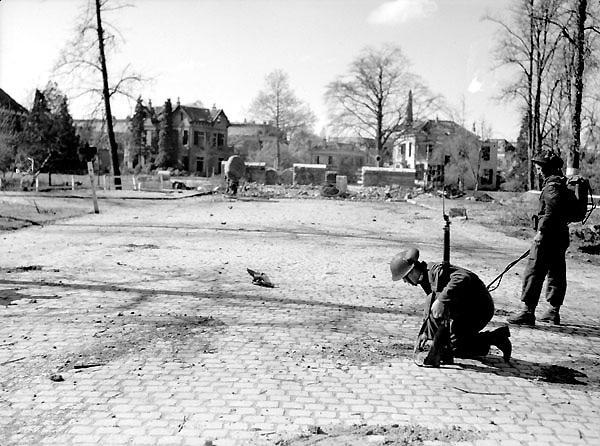 1 The North Shore (New Brunswick) Regiment removing mines