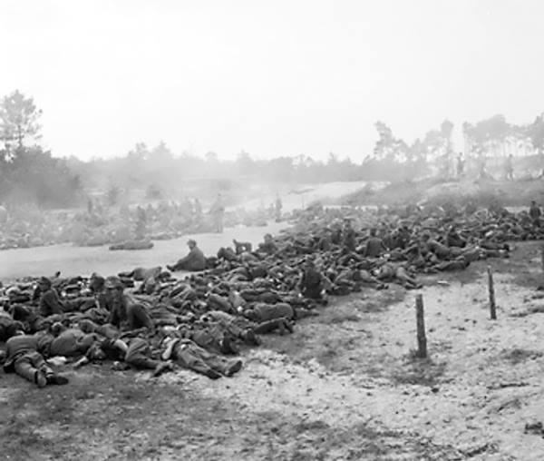 Large group of German prisoners captured by 82nd Airborne Division