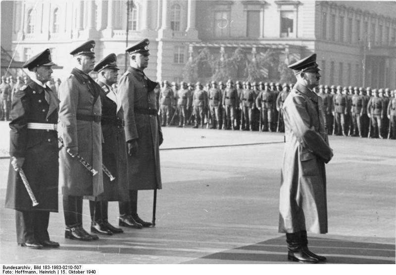 Adolfas Hitleris, Erichas Raederis, Wilhelmas Keitelis, Erhardas Milchas ir Friedrichas Frommas