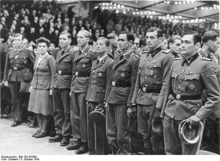 Otto Skorzeny presenting an award to Helmut Körner