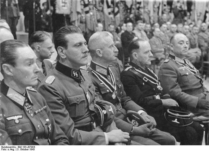 Otto Skorzeny presenting an award to Helmut Körner