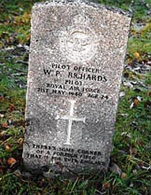 Flight of Gladiator II N5697 and Pilot Officer W P Richards on 1940-05-21