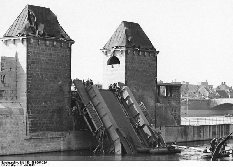 Germans crossing the Meuse, 10 May 1940