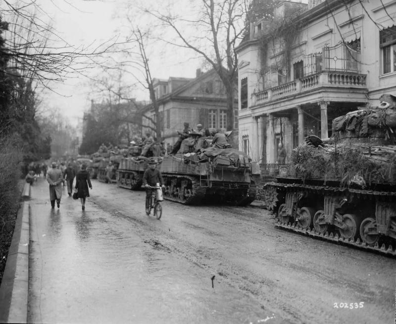 7 Dywizji Pancernej M4 Sherman Platoon w Bad Godesberg