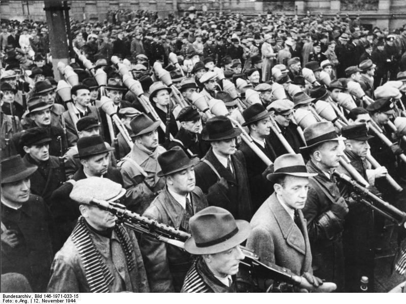 German Volkssturm volunteers with Panzerfaust launchers