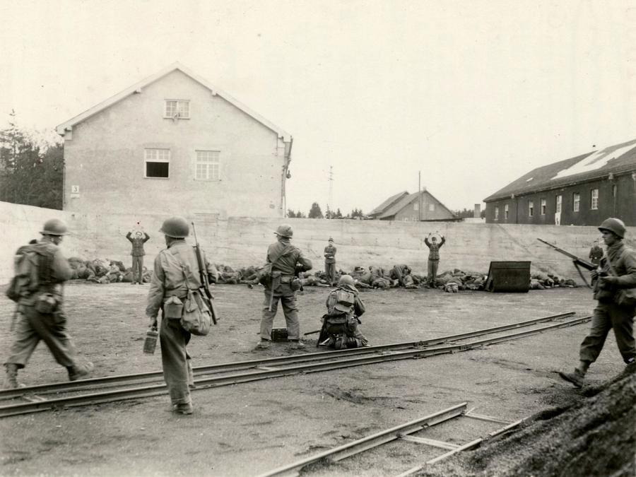 Execution of SS troops in a coalyard in the area of Dachau