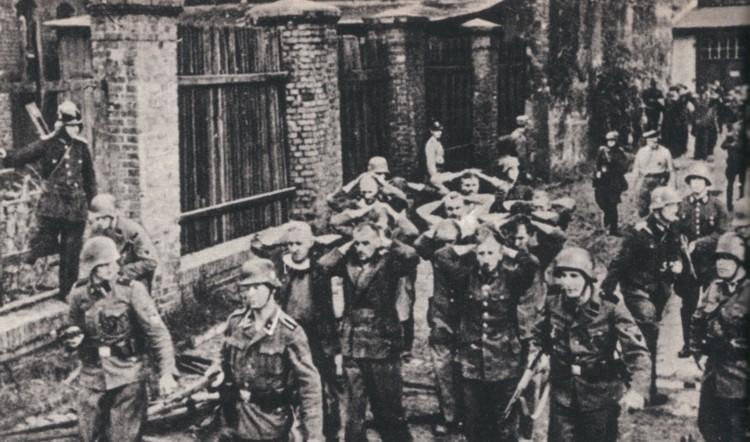 German troops escorting the fighters who had surrendered at the Danzig post office