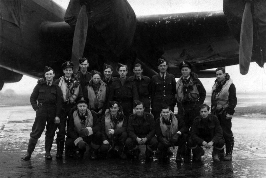 The 77 Sqdn left from Full Sutton at 1944-12-12 at 16:25. Loc or duty Essen