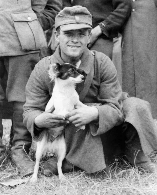 German soldier managed to keep his mascot dog