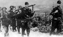 Albański zabijanie 21 Dywizji SS Skanderberg w Velika