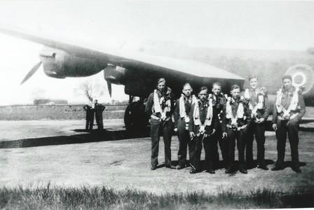 The 100 Sqdn left from Grimsby at 1943-05-26 at 23:23