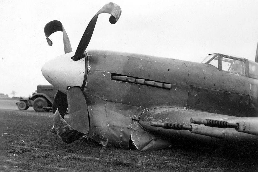 Flight of Typhoon Ib PD475 and Flight Lieutenant R G Crosby on 1944-11-06