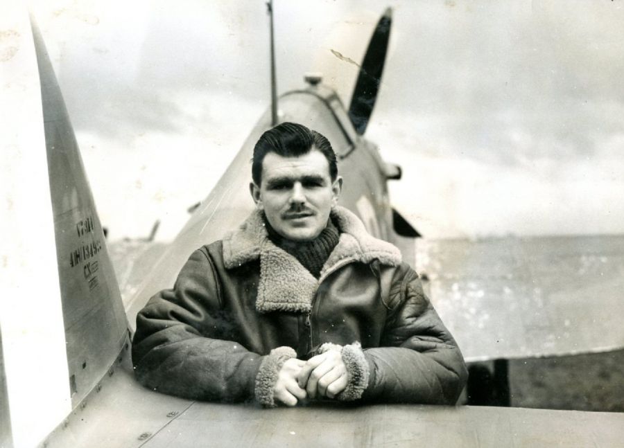 Flight of Hurricane I V6670 and Flying Officer P W Lochnan on 1940-09-11