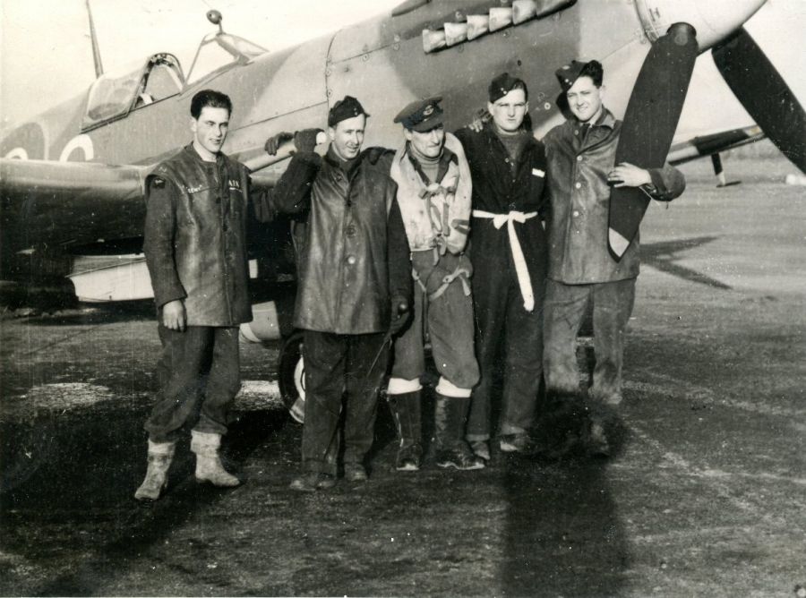 Flight of Spitfire IX MH827 and Flying Officer R M Davenport on 1944-01-09