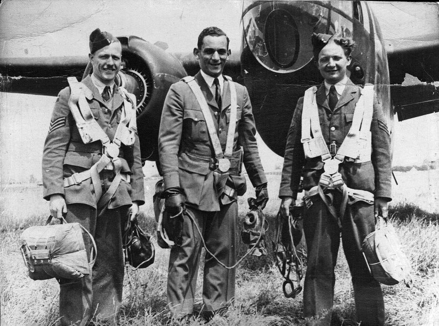 Flight of Boston III W8351 and Flight Sergeant M Bunting on 1942-04-03
