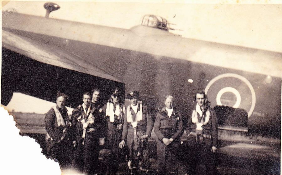 The 51 Sqdn left from Snaith at 1944-07-10 at 11:32. Loc or duty Kleve