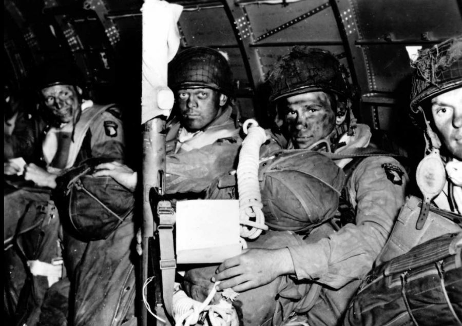 1944-06-05 Embarking for Normandy | 22:00 Departure Airborne troops