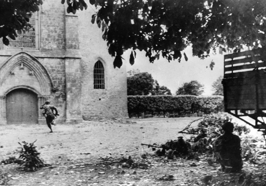 1944-06-06 01:50 D-day | Paratroopers landing