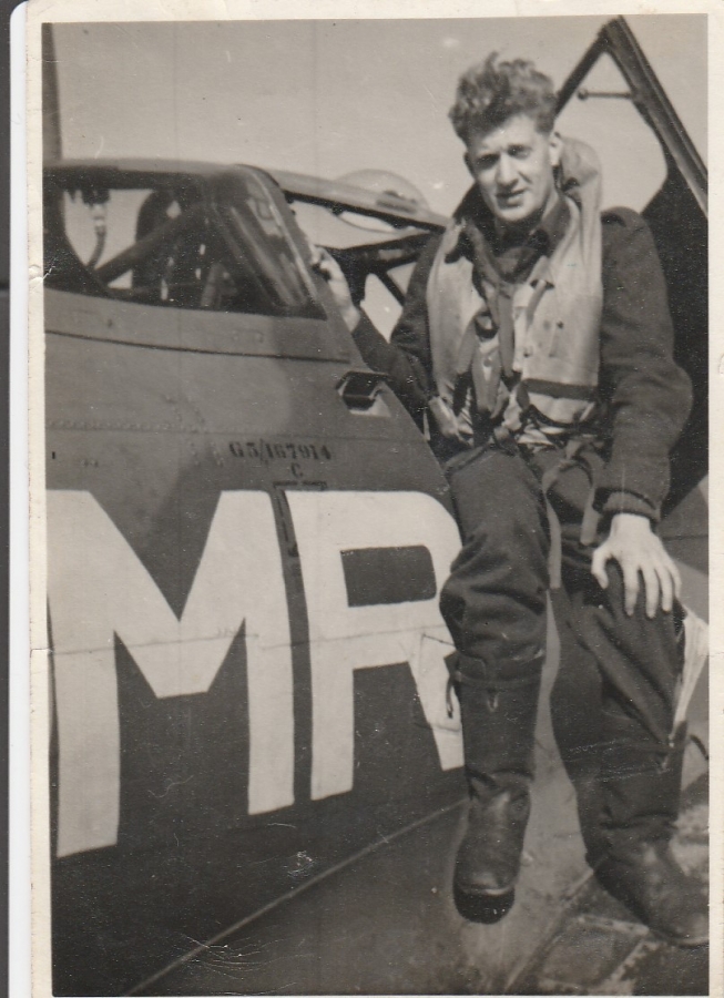 Flight of Typhoon Ib JP971 and Flight Sergeant W N Waudby on 1944-01-08