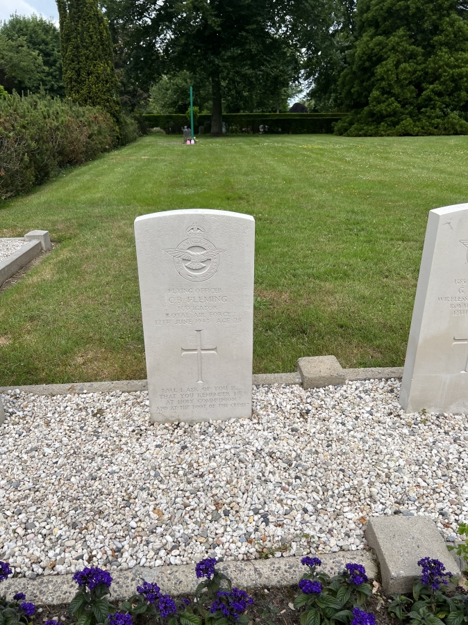 Lancaster lost at Voorst (Teuge - Kadijk) on 12-06-1943 (SGLO ref: T2427)