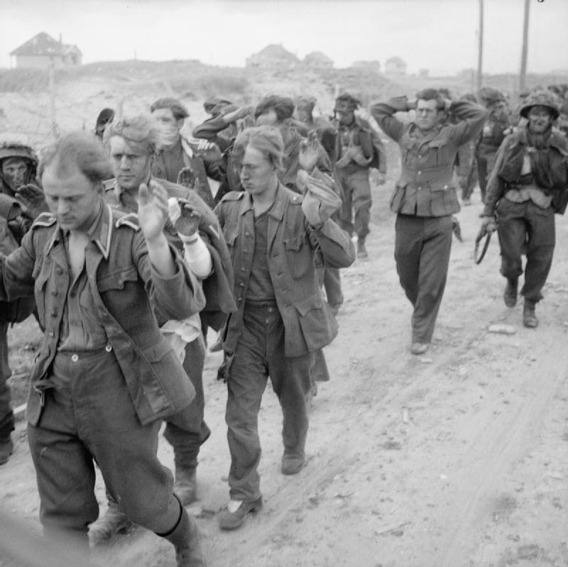 13th/18th Royal Hussars brought in German prisoners
