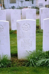 Pilot Officer ANDREW MYNARSKI VC
