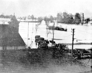 90 Infantry Division (USA) passing Malling