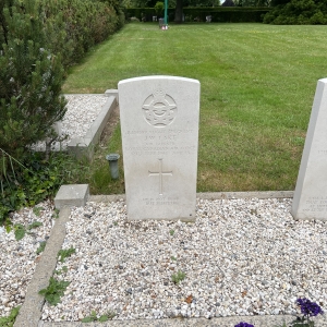 Lancaster lost at Voorst (Teuge - Kadijk) on 12-06-1943 (SGLO ref: T2427)