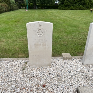 Lancaster lost at Voorst (Teuge - Kadijk) on 12-06-1943 (SGLO ref: T2427)